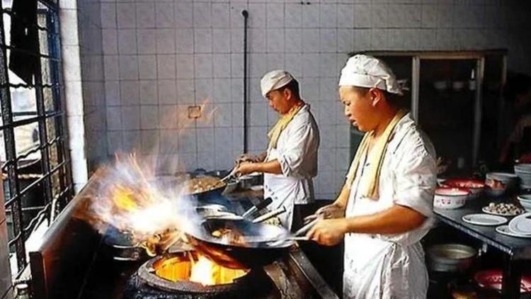 据罗马诺消息，阿斯顿维拉将在本月底之前与朗格莱团队进行对话，以讨论一月份的退租问题。
